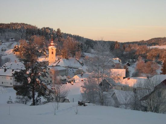 Kirchbach im Winter