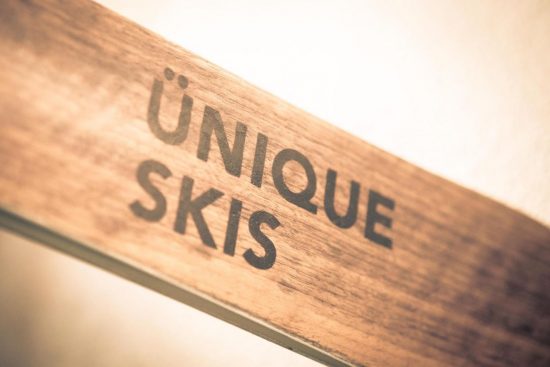 (c) Ünique Ski