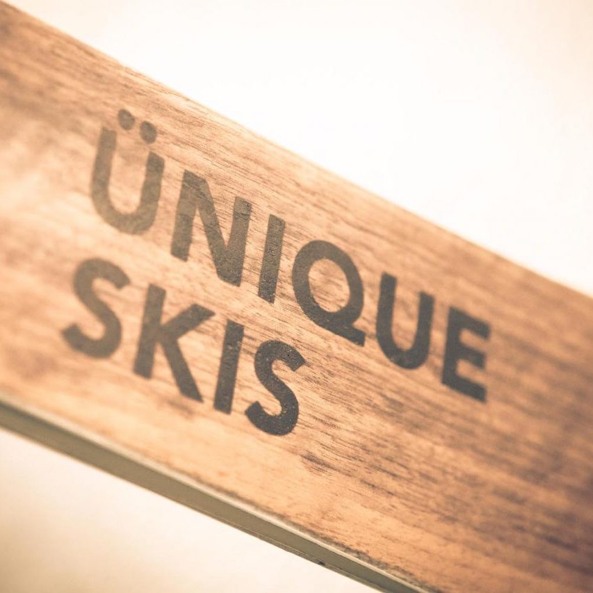 (c) Ünique Ski